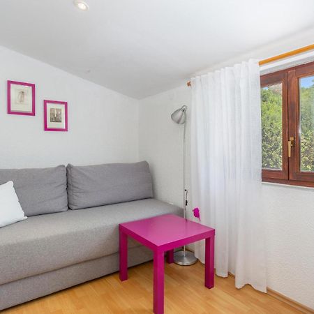 Beautiful Apartment In Omisalj With Kitchen Luaran gambar