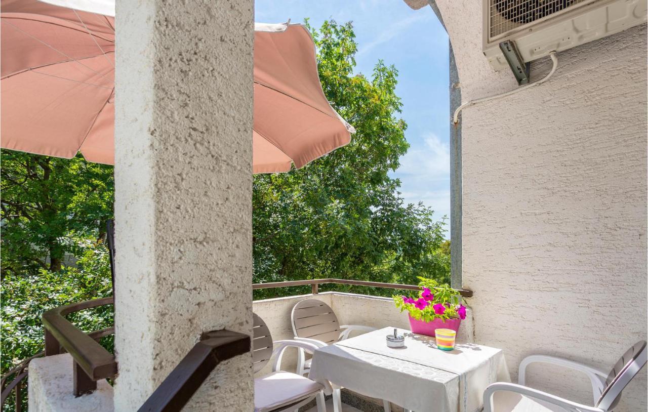 Beautiful Apartment In Omisalj With Kitchen Luaran gambar